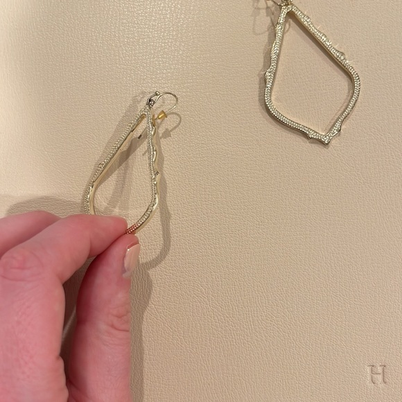Kendra Scott Sophee Drop Earrings - GOLD - Picture 3 of 4